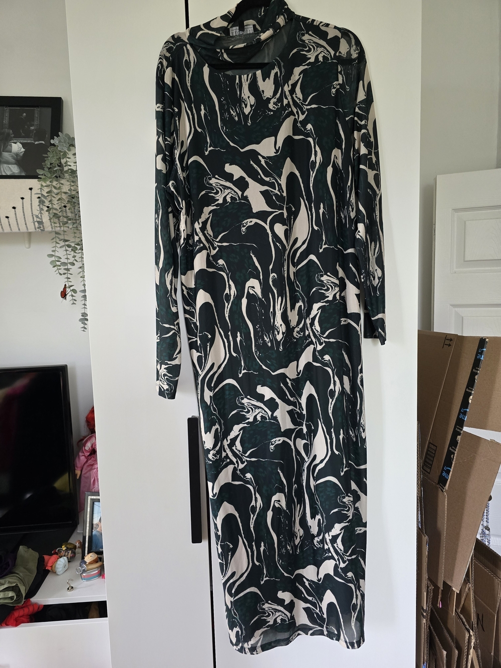 Eloquii Dark Green and Cream Marble-Print Long Sleeve Midi Dress